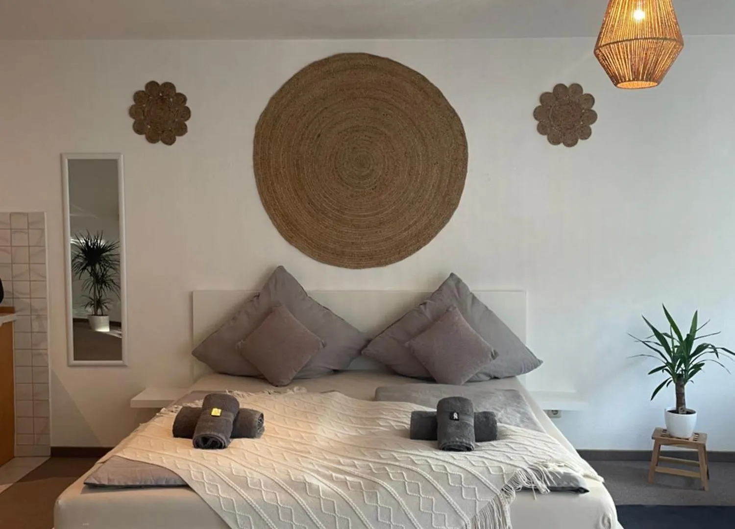 Kingsize Bett Boho Apartment Mit Tiefgarage Naehe Salzburg Freilassing 0*,